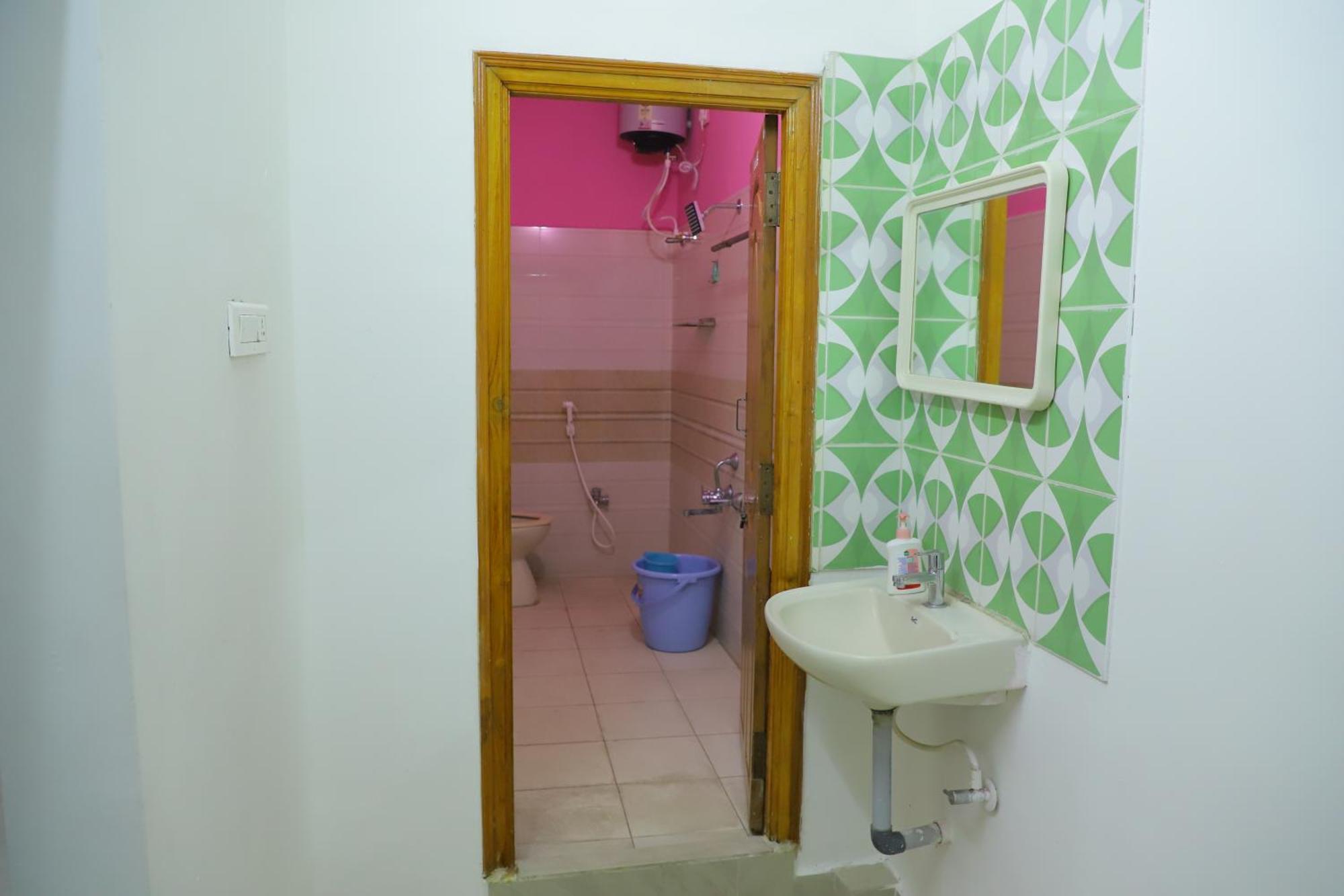 Nanda Mohan Homestay- Luxuries Ac Apartment Close To Alipiri Foothills-Kapila Teertham And Iskcon Temple Tirupati Buitenkant foto