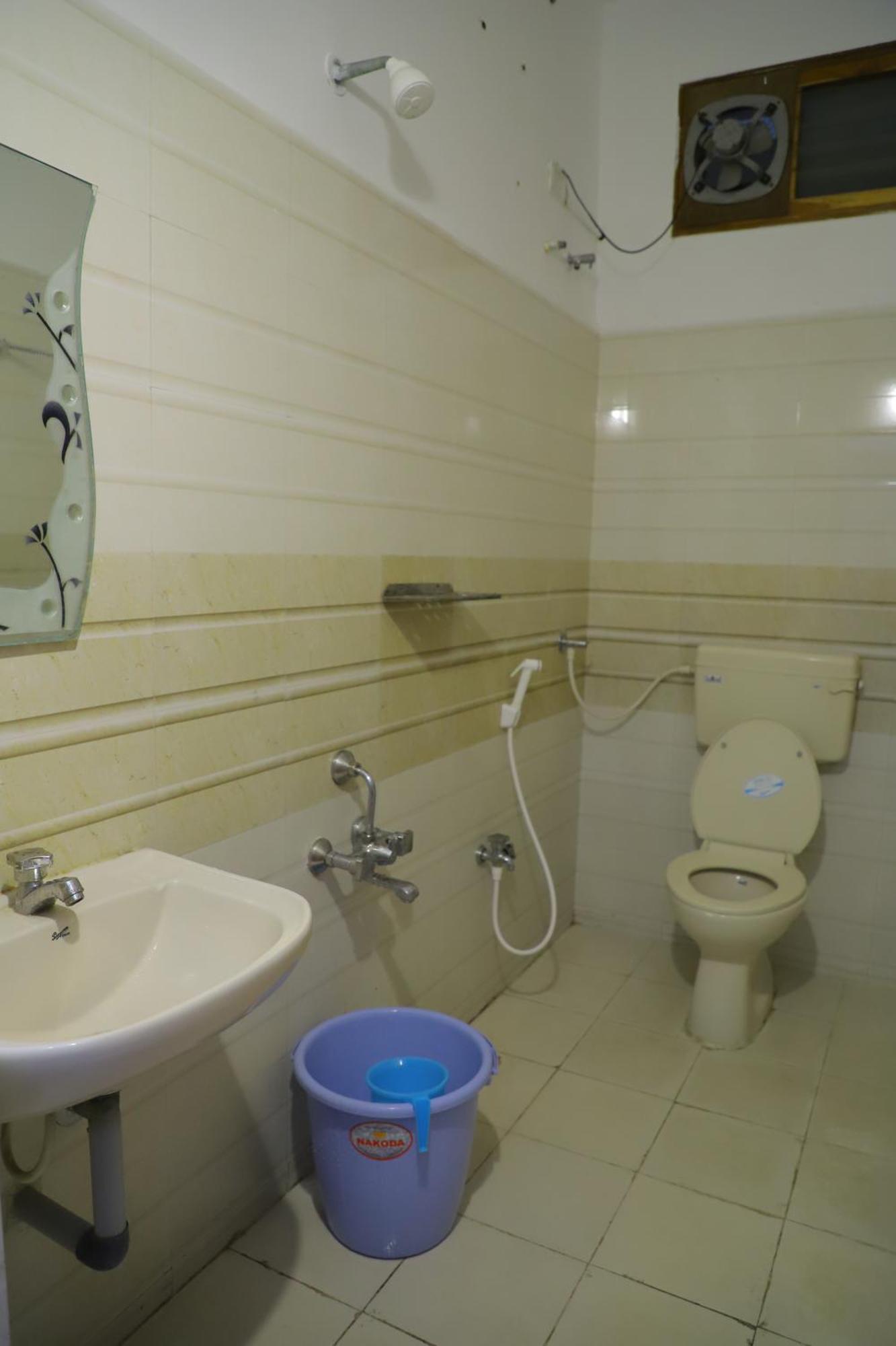 Nanda Mohan Homestay- Luxuries Ac Apartment Close To Alipiri Foothills-Kapila Teertham And Iskcon Temple Tirupati Buitenkant foto