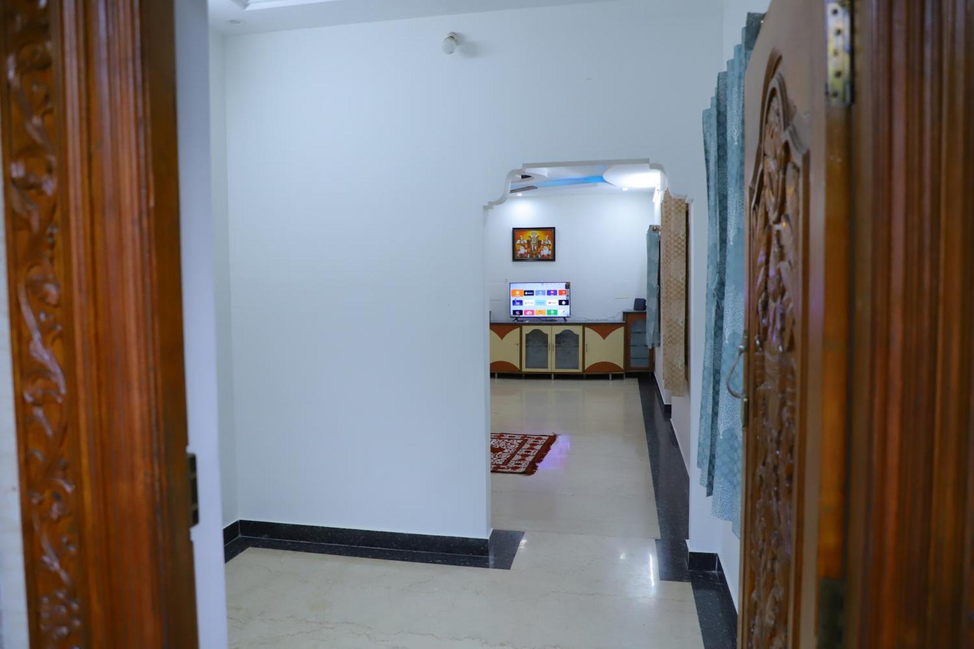 Nanda Mohan Homestay- Luxuries Ac Apartment Close To Alipiri Foothills-Kapila Teertham And Iskcon Temple Tirupati Buitenkant foto