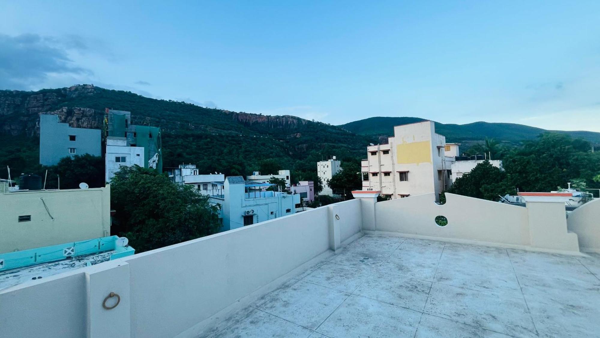 Nanda Mohan Homestay- Luxuries Ac Apartment Close To Alipiri Foothills-Kapila Teertham And Iskcon Temple Tirupati Buitenkant foto